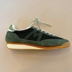 KARHU Mestari in Gunmetal / Jet Black